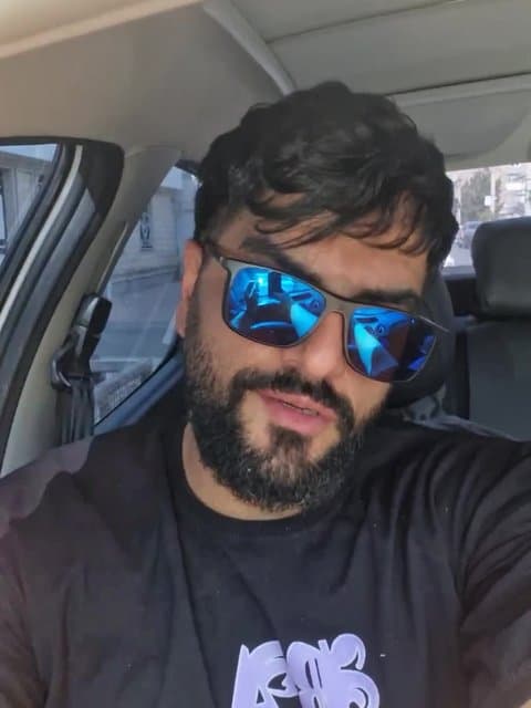 Gheseh Eshgh · Ebi