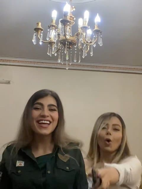 Divooneh · Mansour