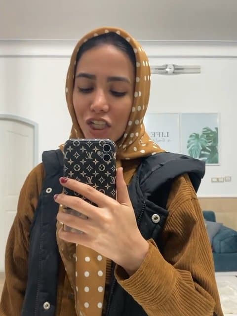 Nabashe Roo Dastet · Satin